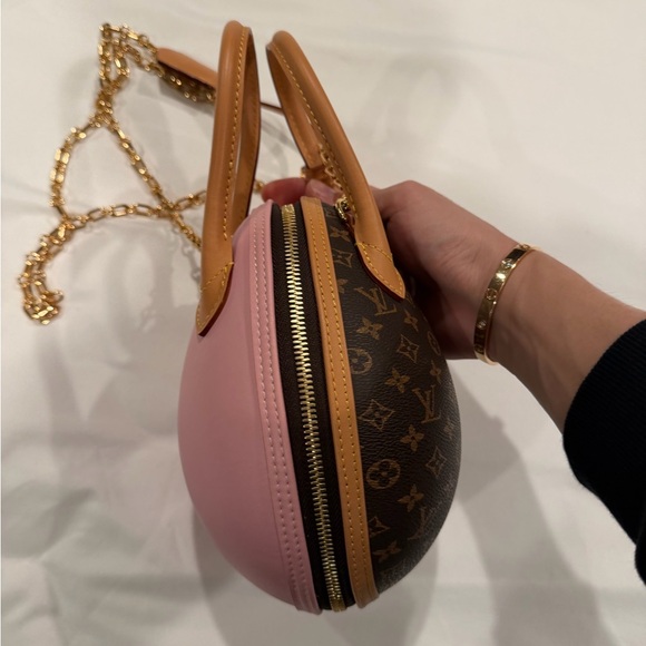 Louis Vuitton Egg Handbag - Picture 2 of 8